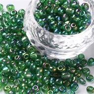 4 mm. grønne regnbueskinnende glasperler 50 g = 2,9 m.